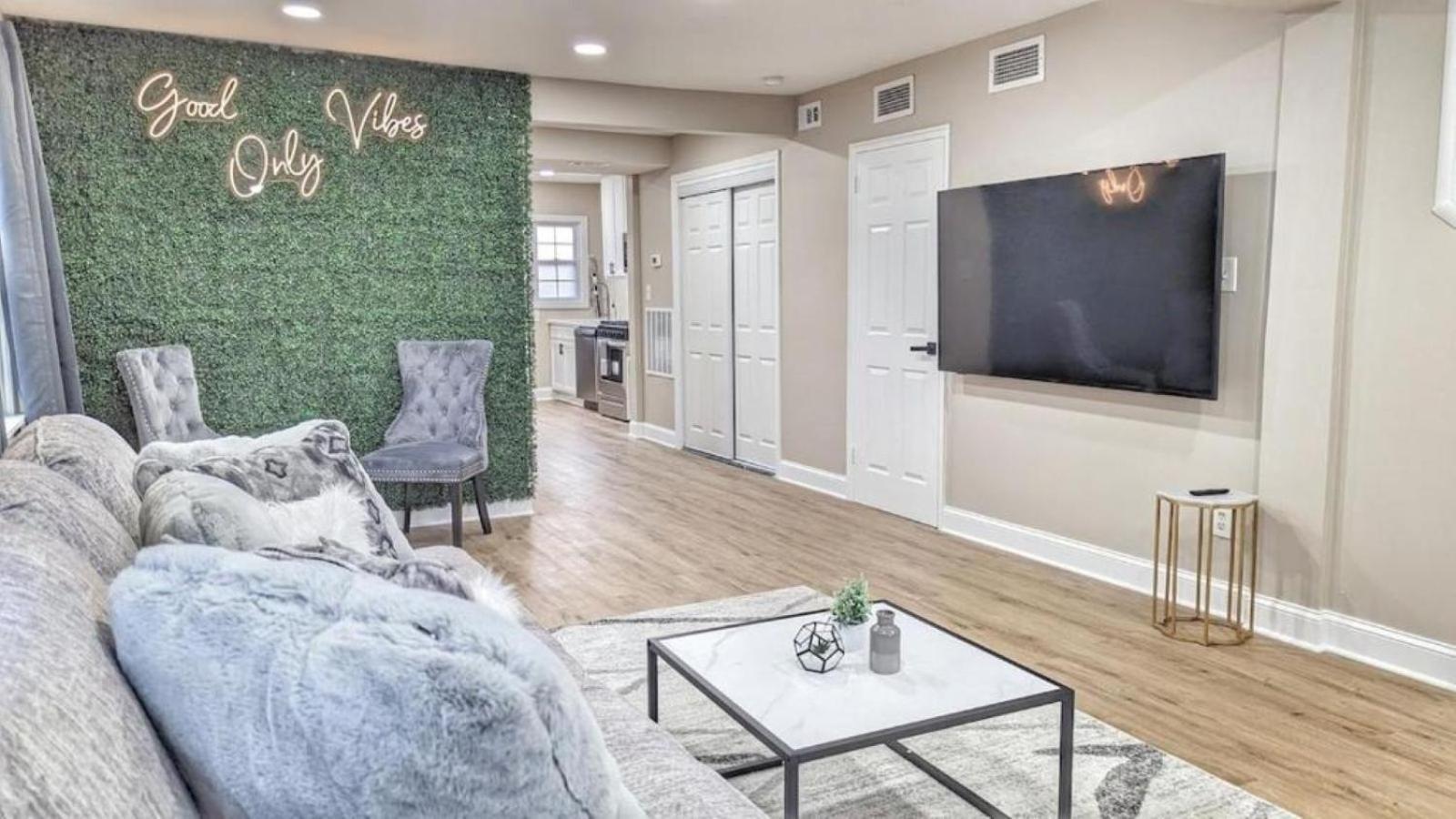 3 Blks To Metro Near Fedex Field Dc Holiday home